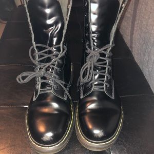 Dr. Martens - MENS lace up 1490 (10 eyelet)